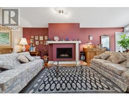 Living room - 1866 Lenester Avenue, Ottawa, ON K2A3W8 Photo 6