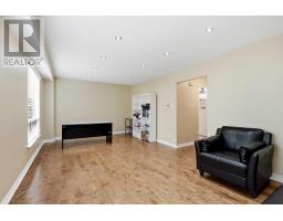 32 Henderson Drive, Aurora, ON L4G3L2 Photo 13