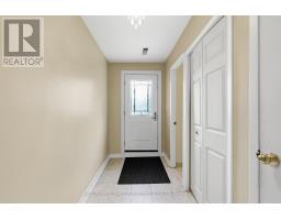Bedroom 3 - 32 Henderson Drive, Aurora, ON L4G3L2 Photo 7