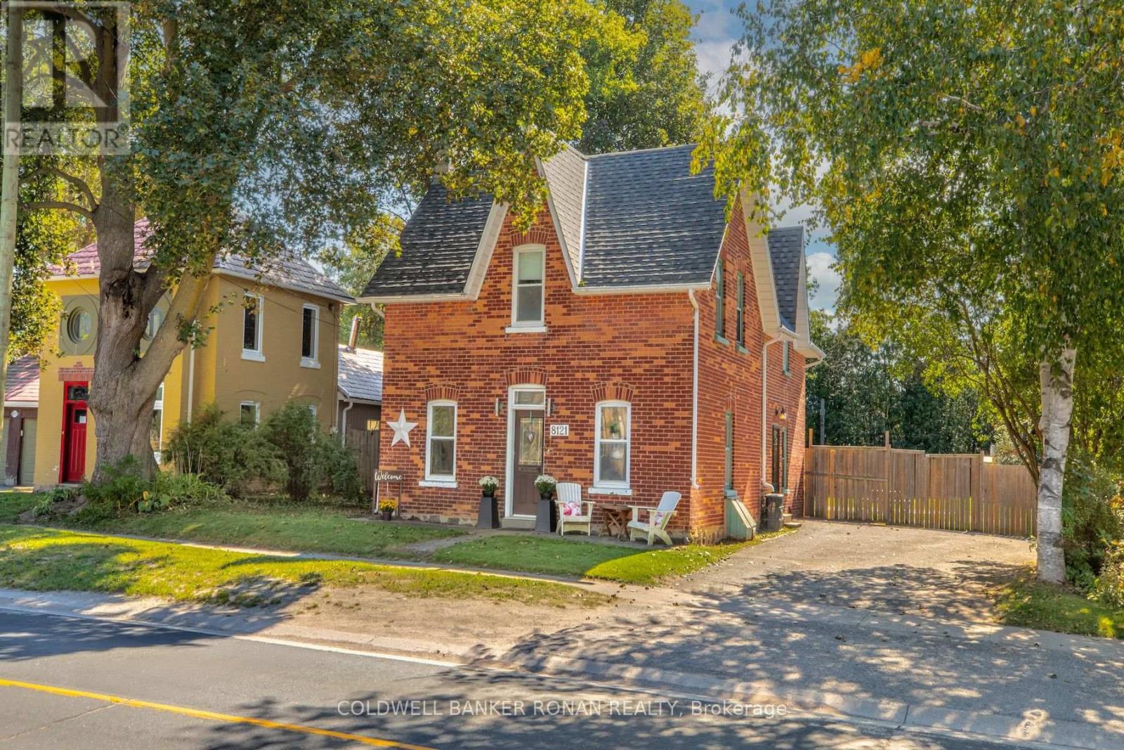 8121 Main Street, Adjala-Tosorontio (Everett), Ontario, L0M1J0, Adjala-Tosorontio (Everett), Ontario — photo 2 of 5