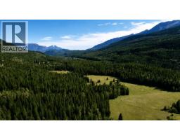 Living room - 15370 Highway 31 Highway, Poplar Creek, BC V0G1N0 Photo 8