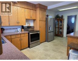 Enclosed porch - 817 Stadacona Street E, Moose Jaw, SK S6H0K5 Photo 10