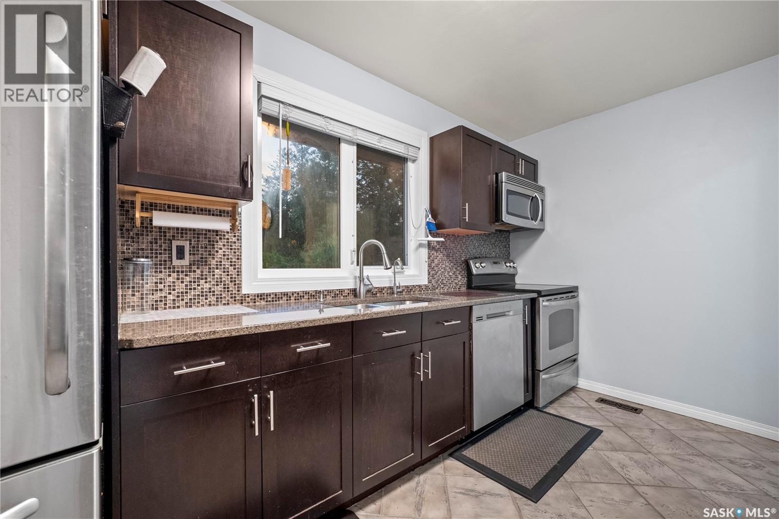 16 Lipton PLACE, Regina — photo 12