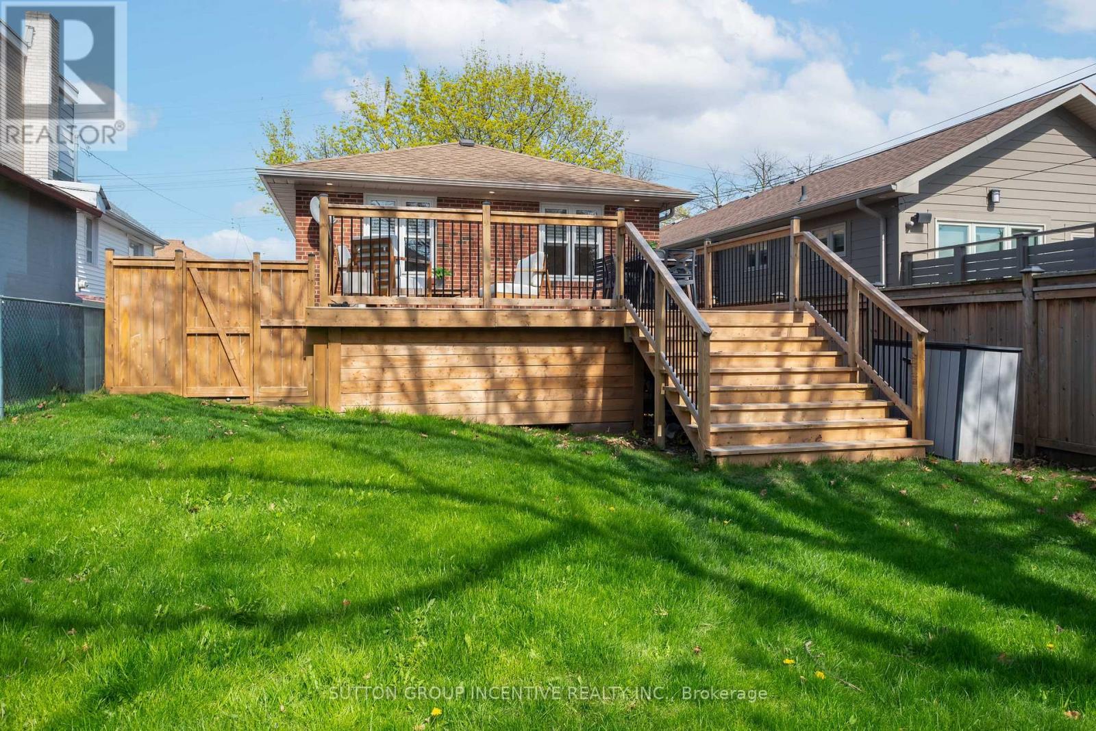 16 ROBINDALE AVENUE - Image 43