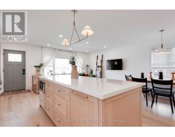 16 Robindale Avenue, Toronto, ON M8W4A9 Photo 7