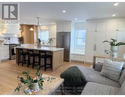 16 Robindale Avenue, Toronto, ON M8W4A9 Photo 9
