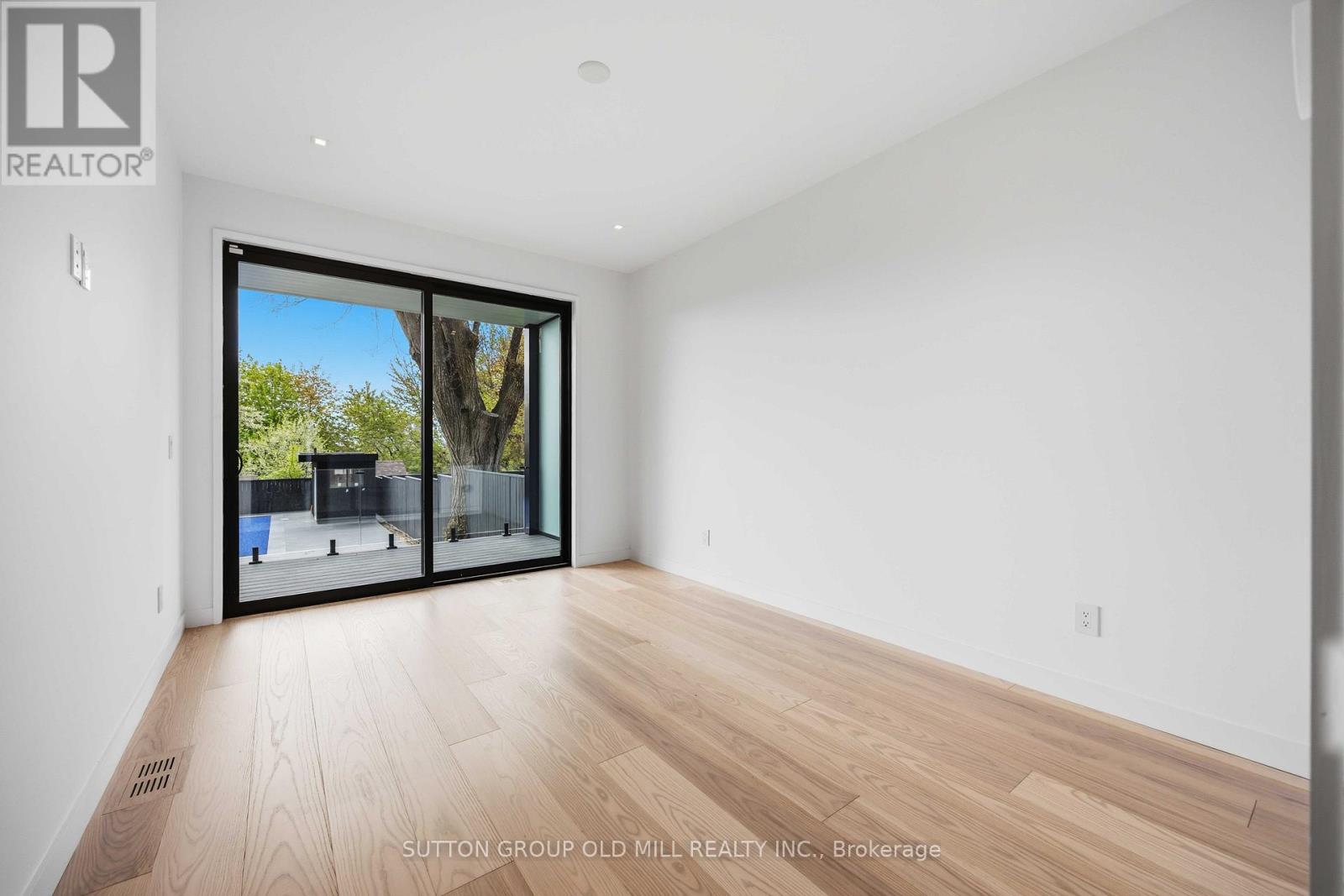 89 REGAL ROAD - 21
