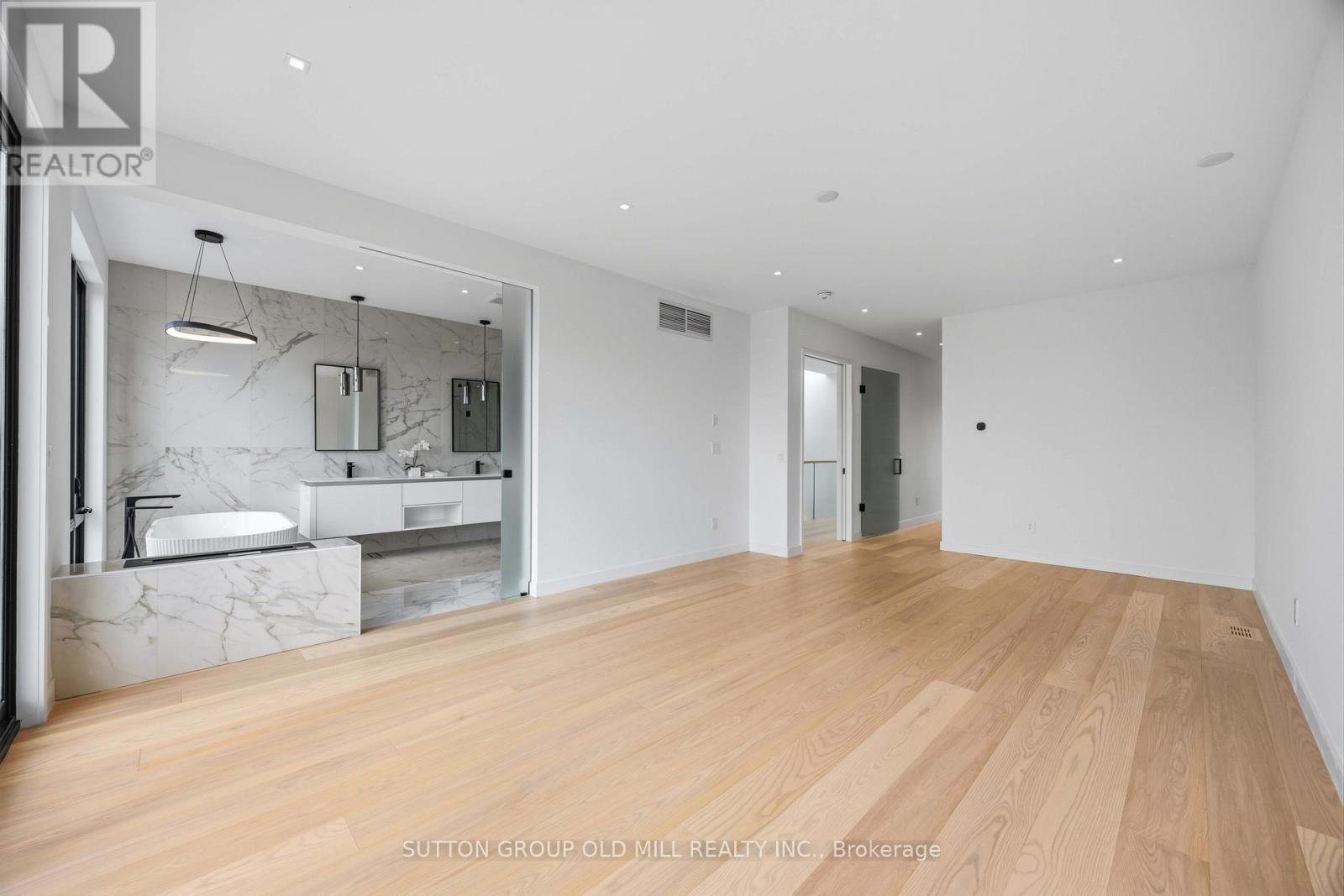 89 REGAL ROAD - Image 28