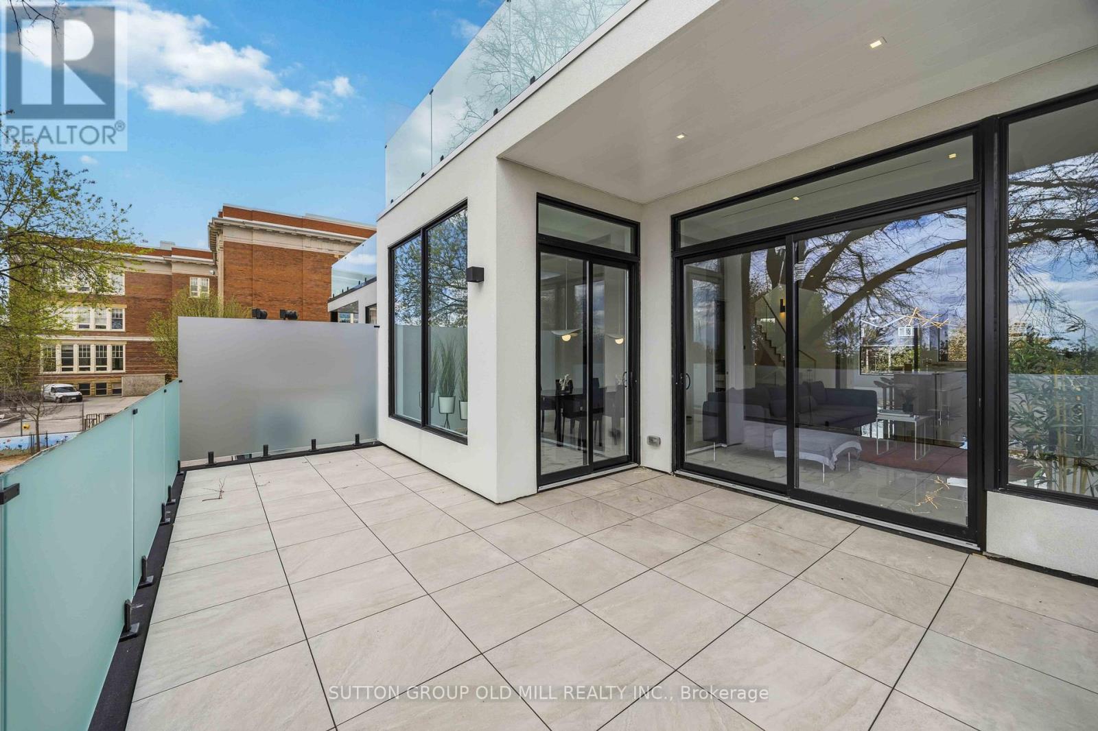 89 REGAL ROAD - Image 34