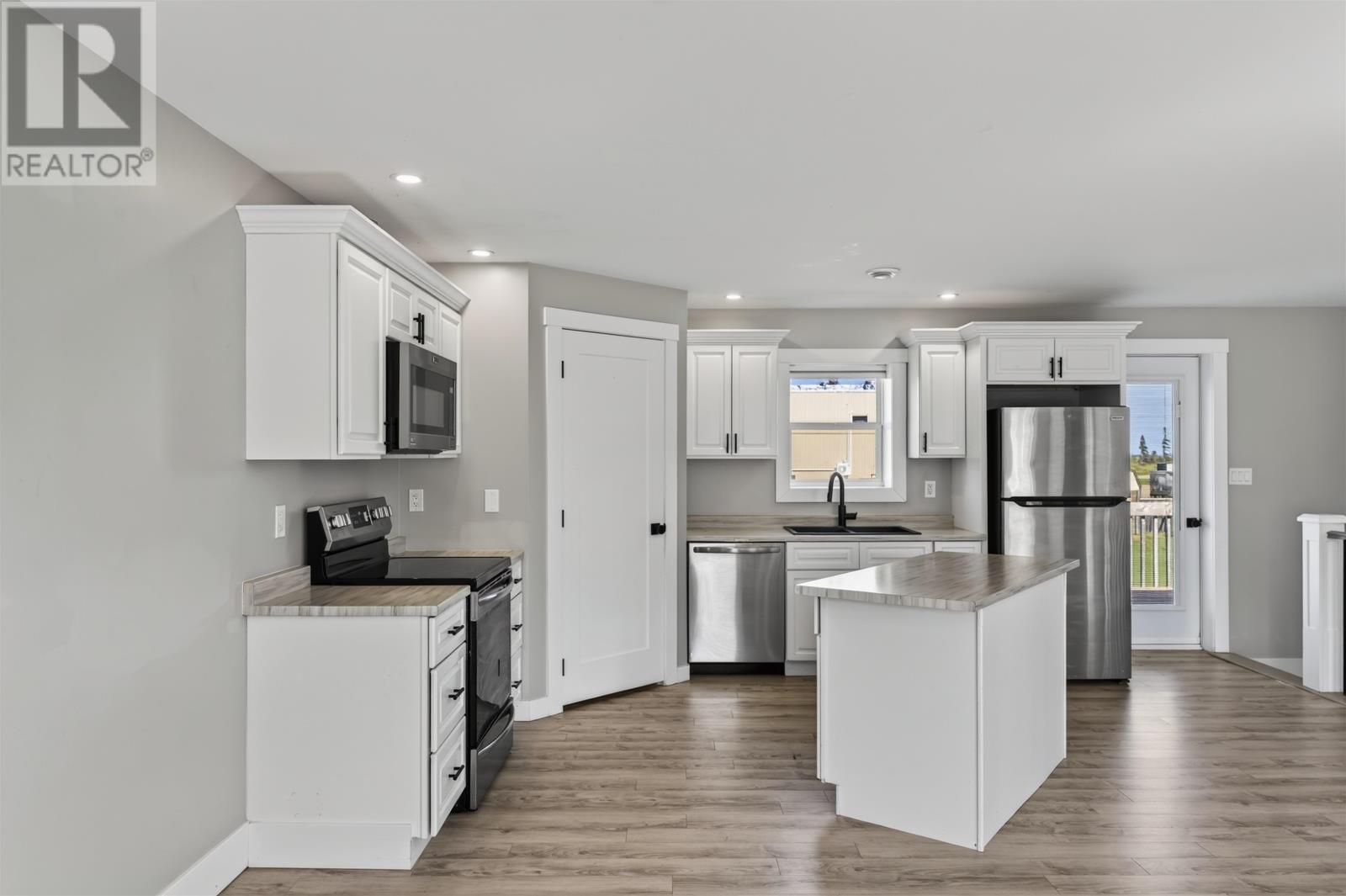 89 KELLY Drive - Image 15