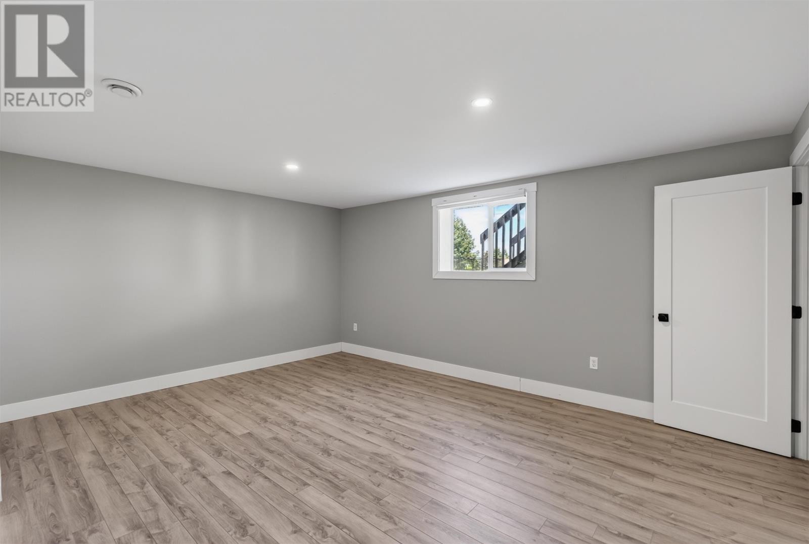 89 KELLY Drive - Image 36