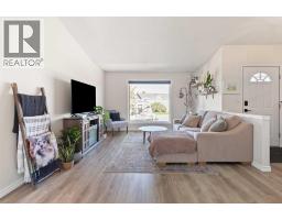 Bedroom - 119 Hunt Crescent Ne, Medicine Hat, AB T1C1Y4 Photo 8