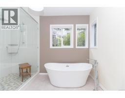 2745 Green Vale Ave, Saanich, BC V8N1S3 Photo 25