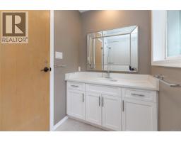 2745 Green Vale Ave, Saanich, BC V8N1S3 Photo 39