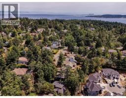 2745 Green Vale Ave, Saanich, BC V8N1S3 Photo 58