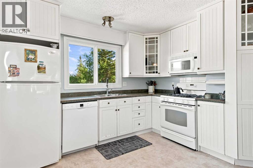 9313 111 Avenue - 8
