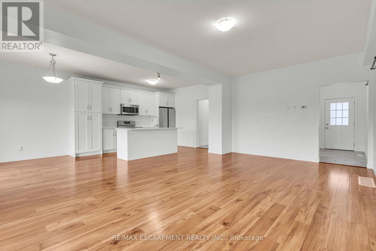 1318 CAEN AVENUE - 11