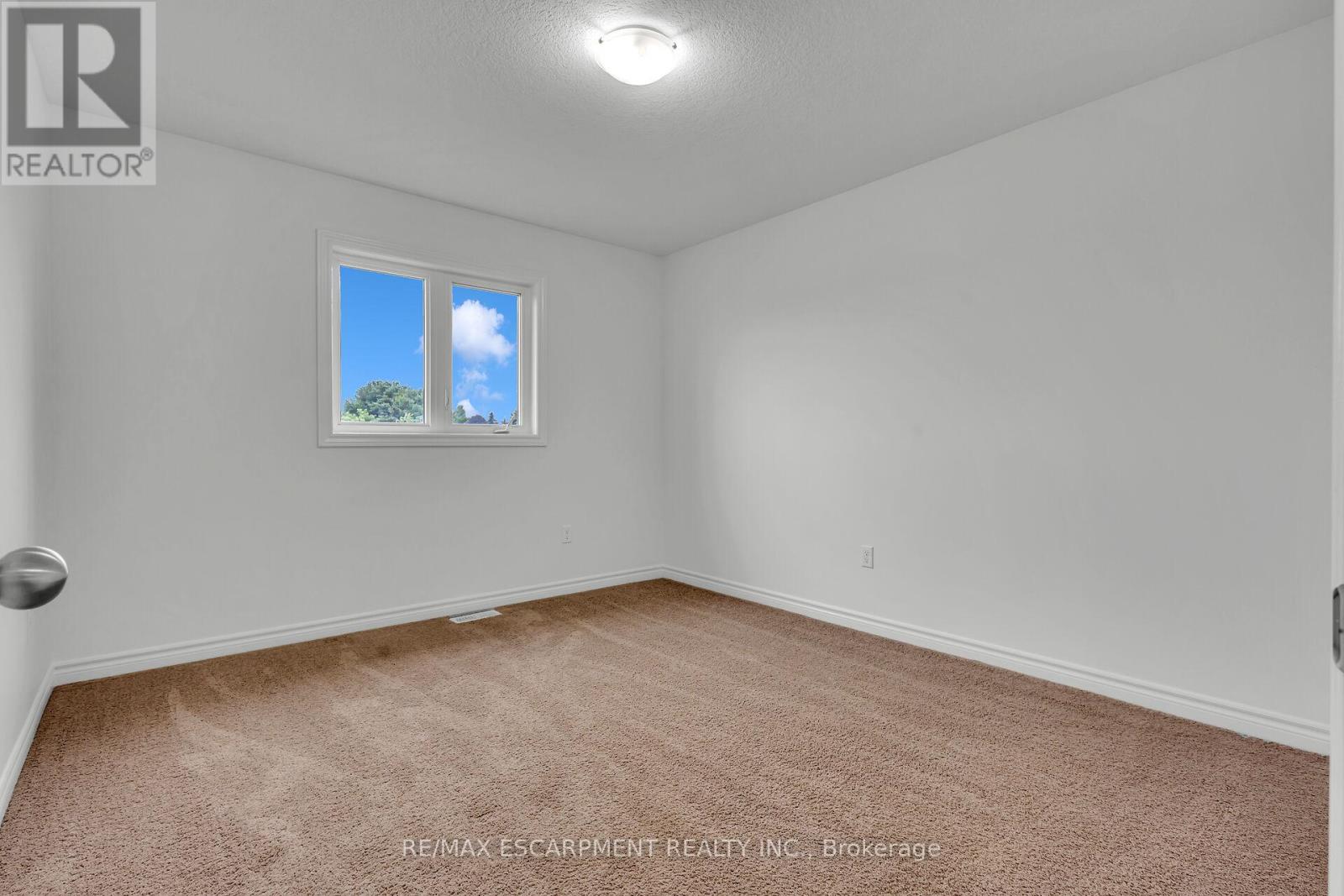 1318 CAEN AVENUE - 32