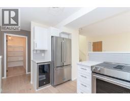 2745 Green Vale Ave, Saanich, BC V8N1S3 Photo 17