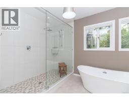 2745 Green Vale Ave, Saanich, BC V8N1S3 Photo 26