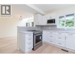 2745 Green Vale Ave, Saanich, BC V8N1S3 Photo 16