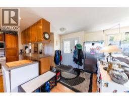 Living room - 690 Fraser Street, Kamloops, BC V2C3H2 Photo 10