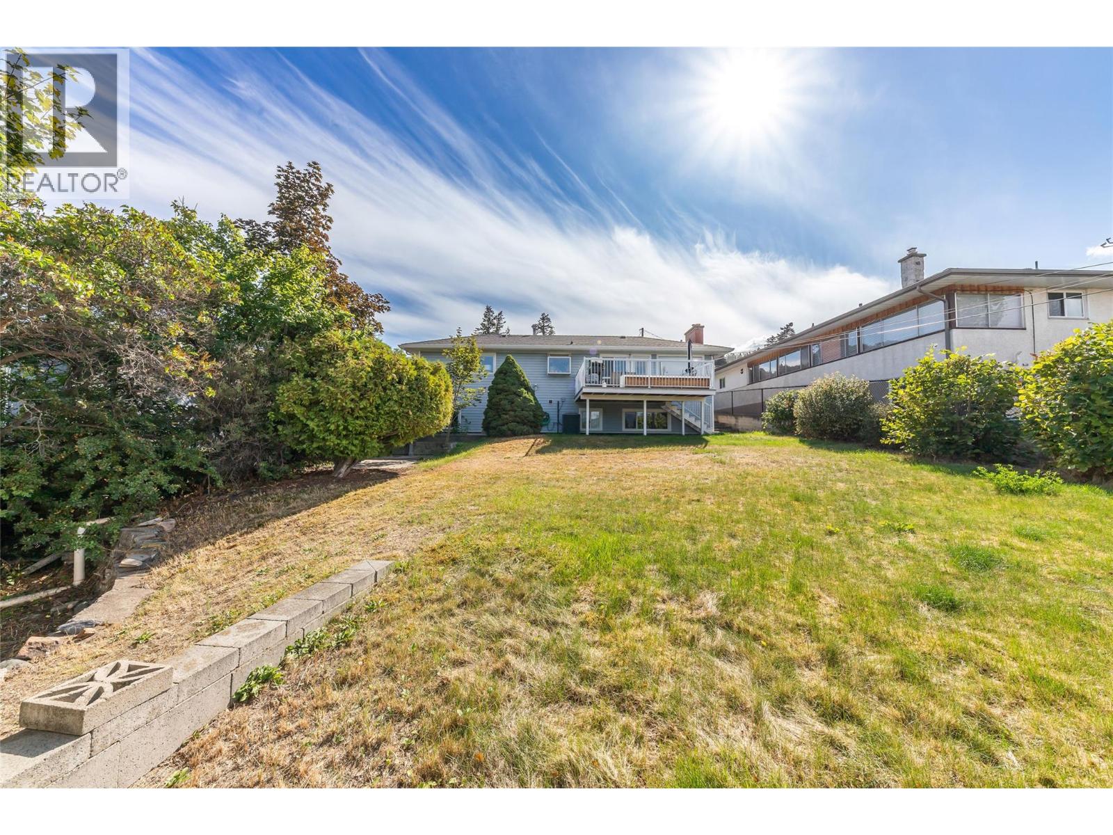 690 Fraser Street - 37