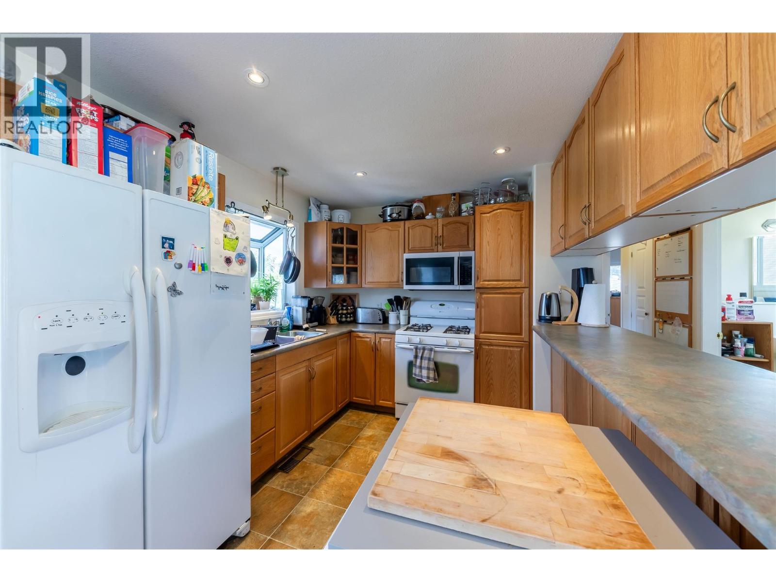 690 Fraser Street - 4