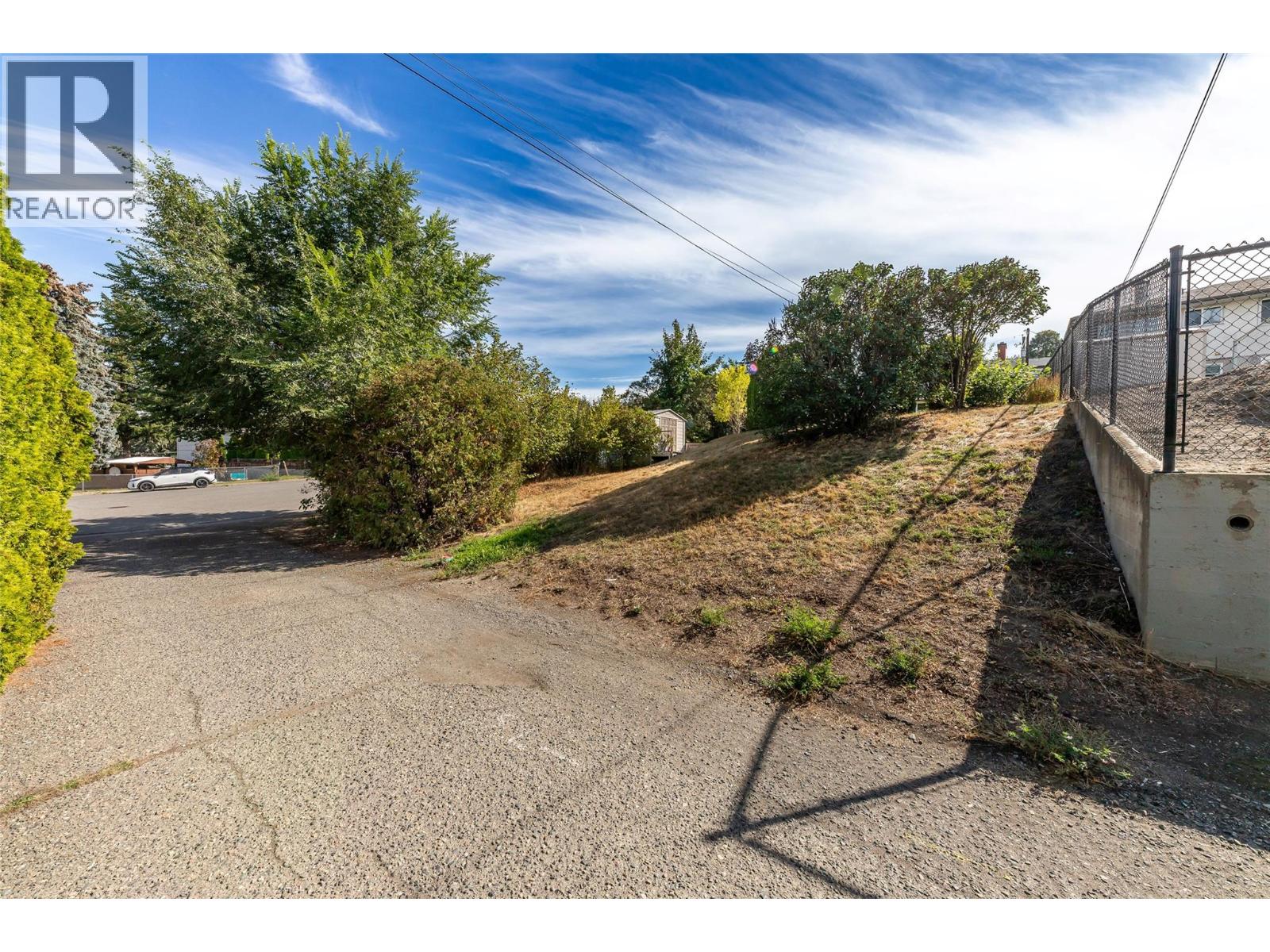 690 Fraser Street - Image 36