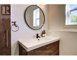 2574 Fairgrounds Road S, Clearview, ON L0M1G0 Photo 10