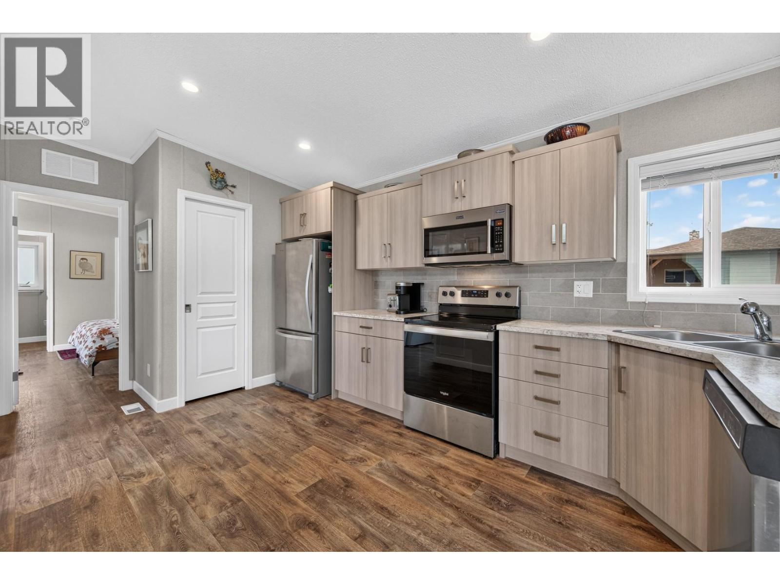 #116 5005 River Road - Image 6