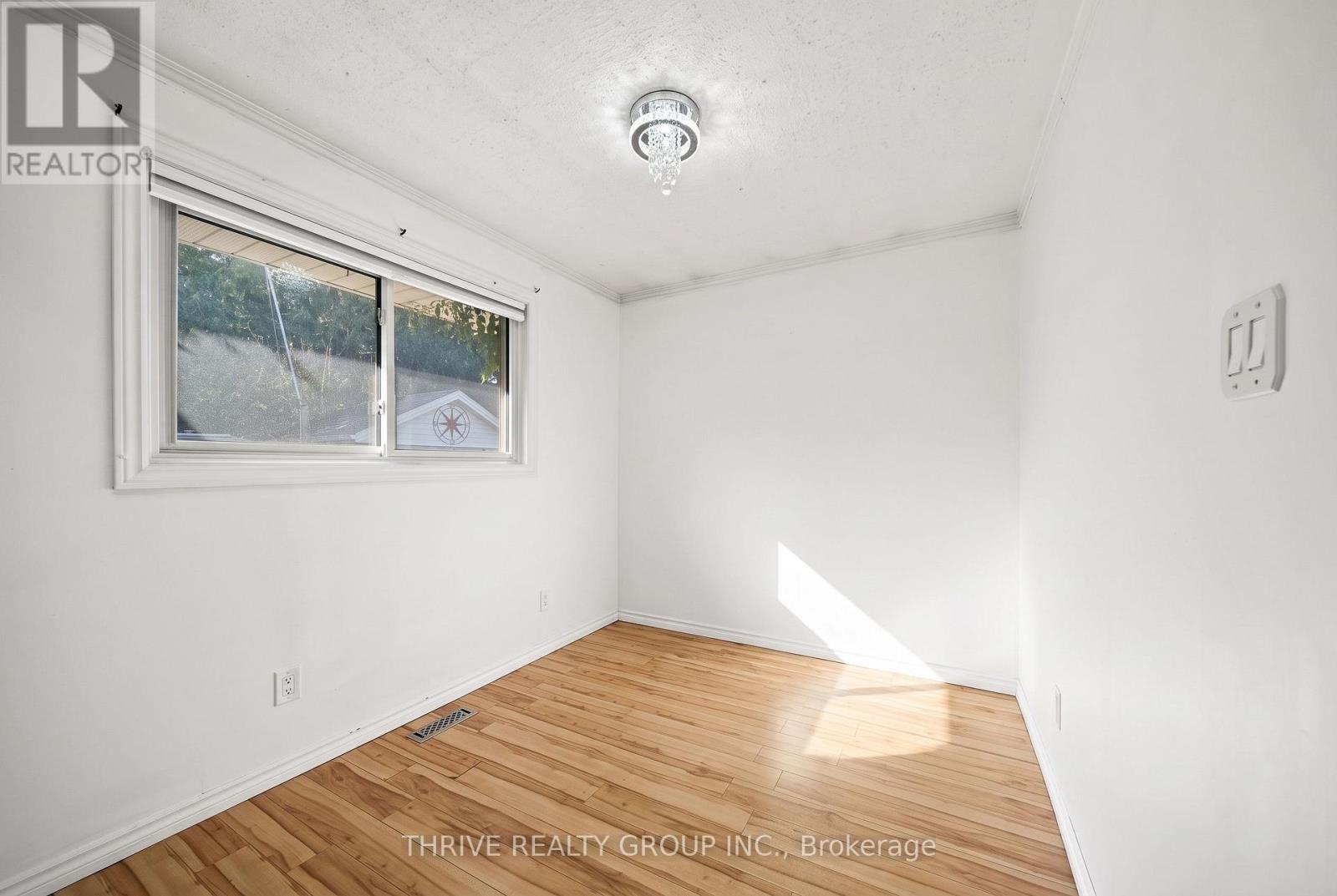 70 TALAVERA CRESCENT, London East (East I) — photo 12