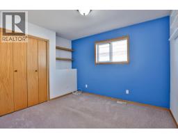 812 Red Crow Boulevard W - photo 9
