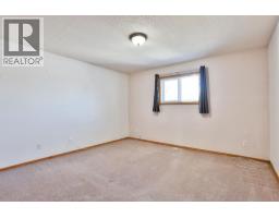 812 Red Crow Boulevard W - photo 11
