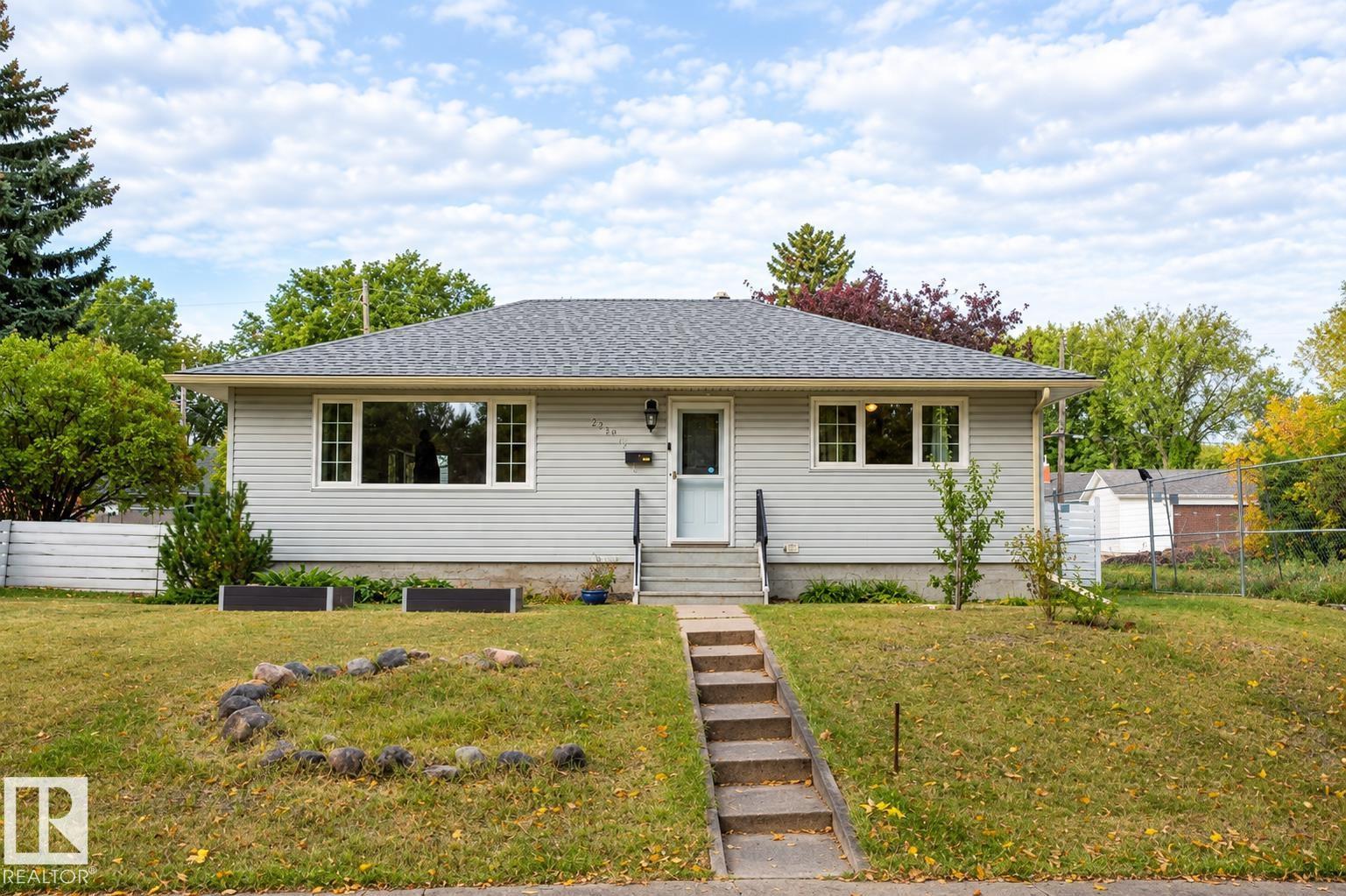 9512 76 ST NW - 1