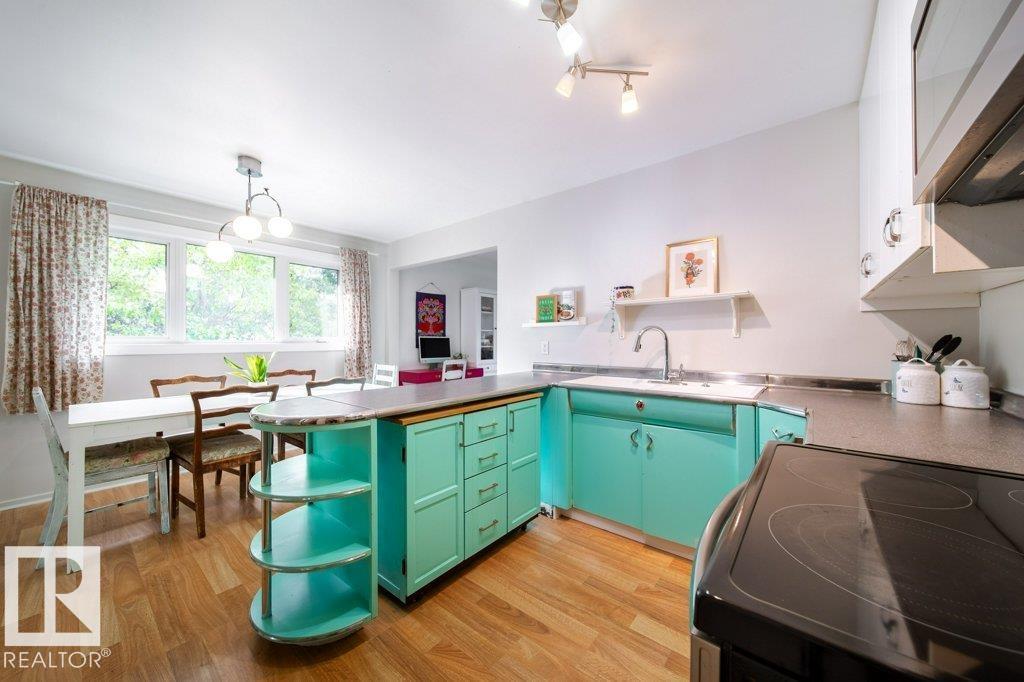 9512 76 ST NW - 10
