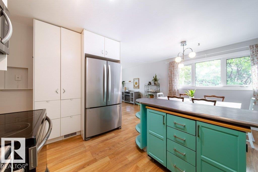9512 76 ST NW - 11