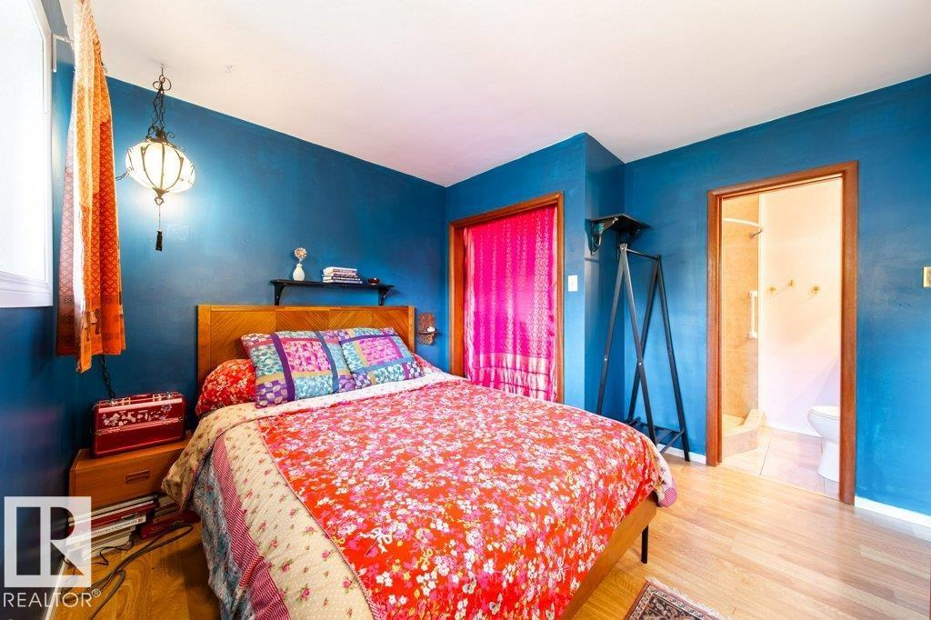 9512 76 ST NW - 18