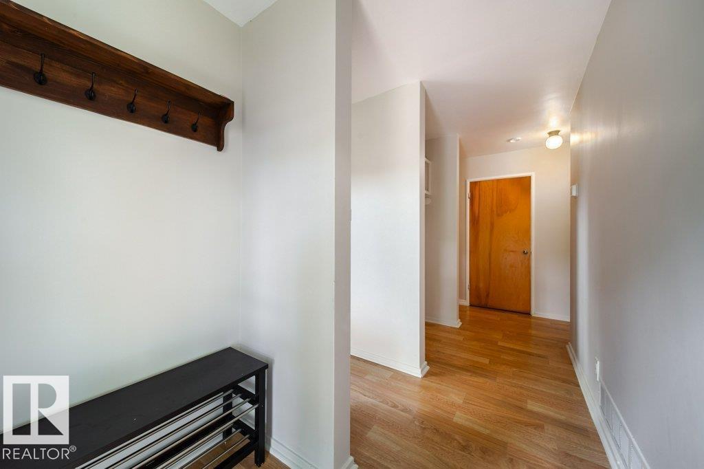 9512 76 ST NW - 2