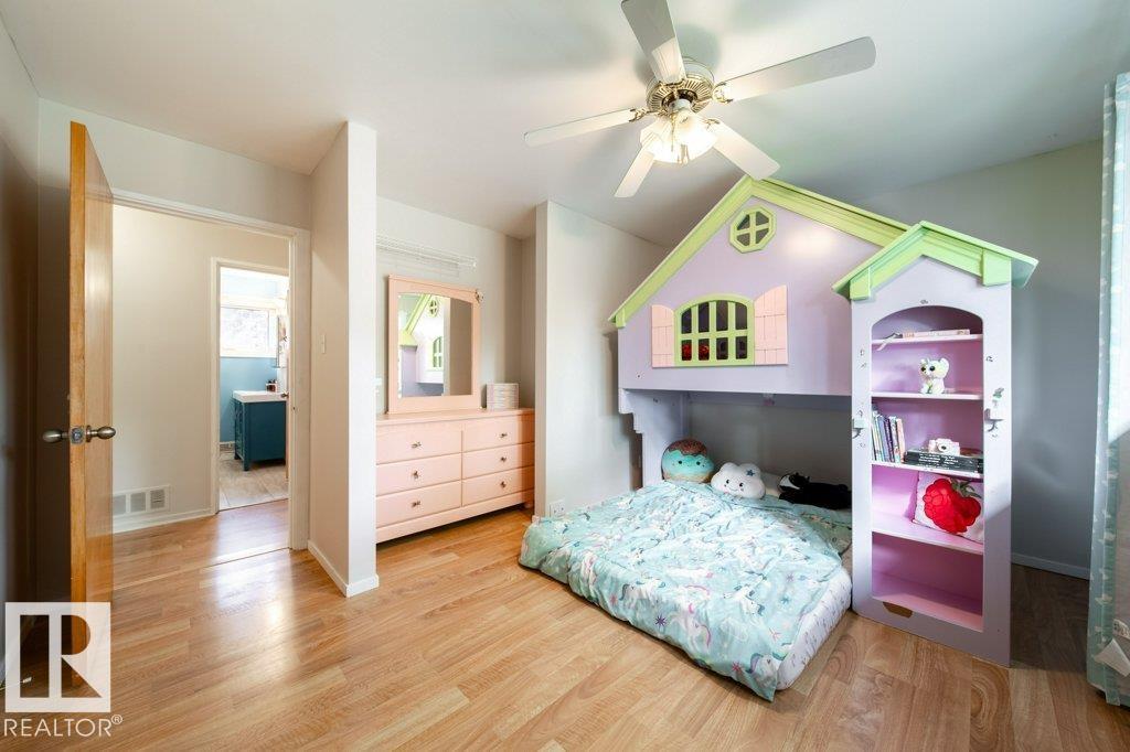 9512 76 ST NW - 22