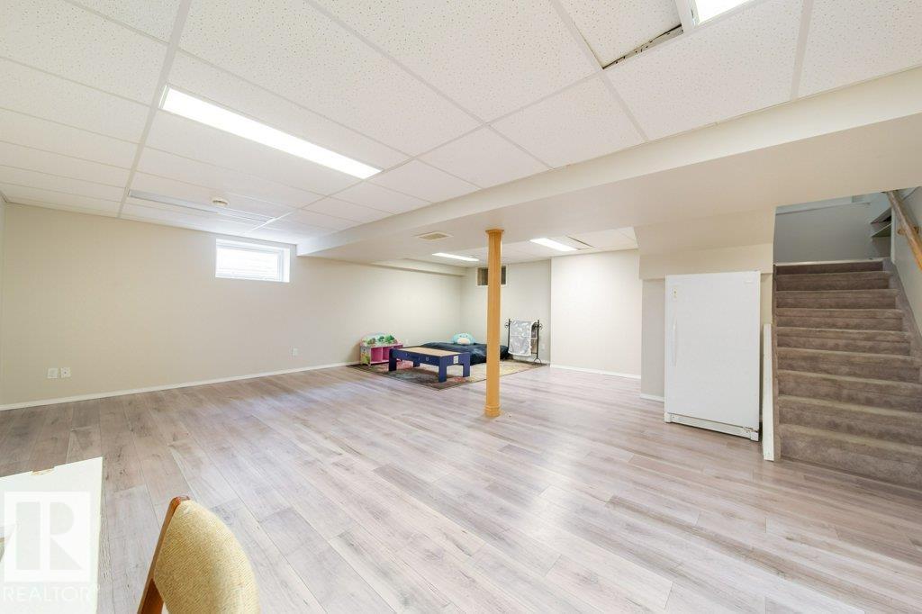 9512 76 ST NW - 27