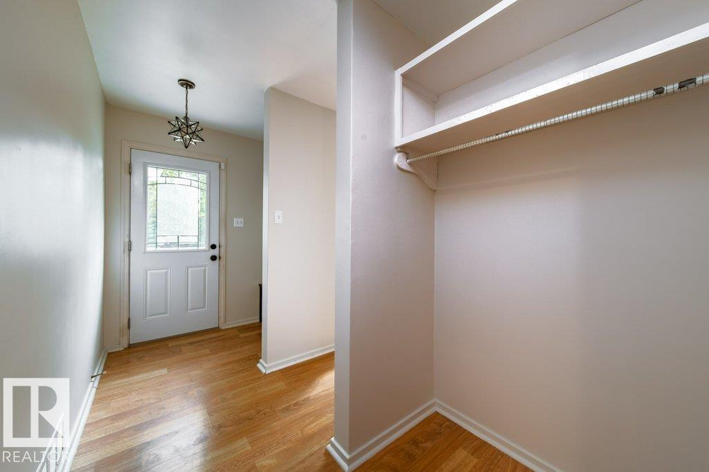 9512 76 ST NW - 3