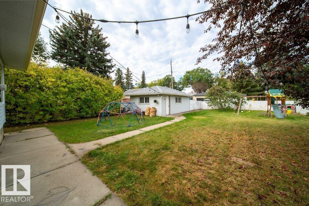 9512 76 ST NW - 35