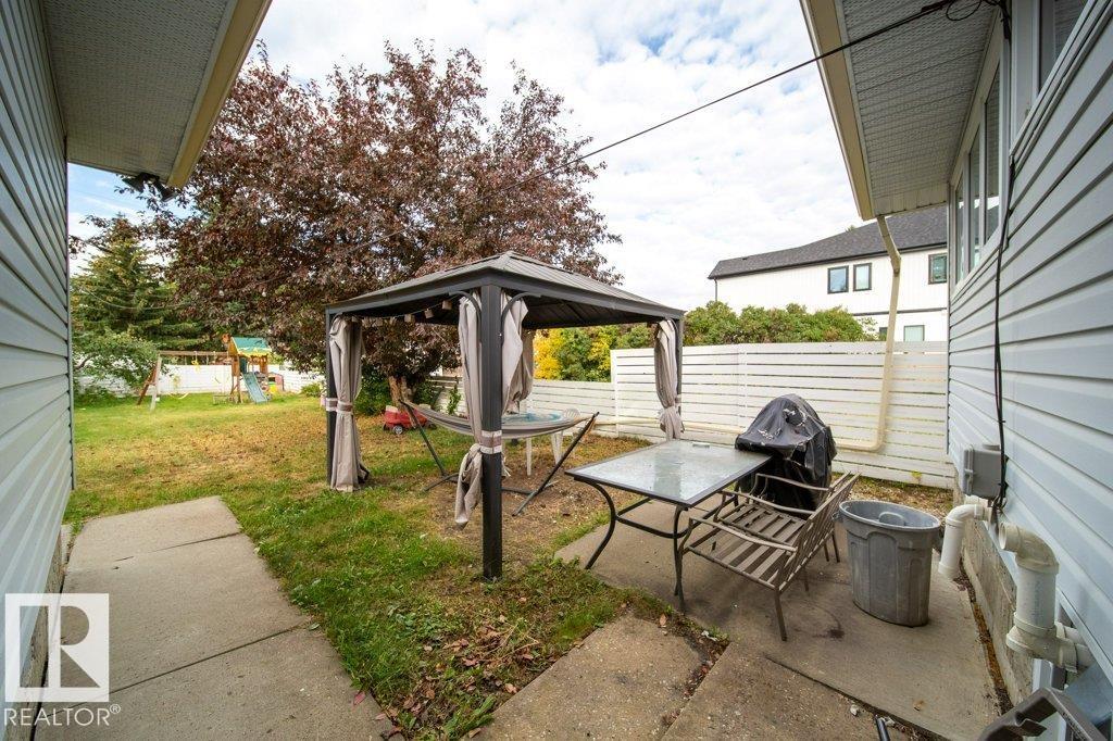 9512 76 ST NW - 36
