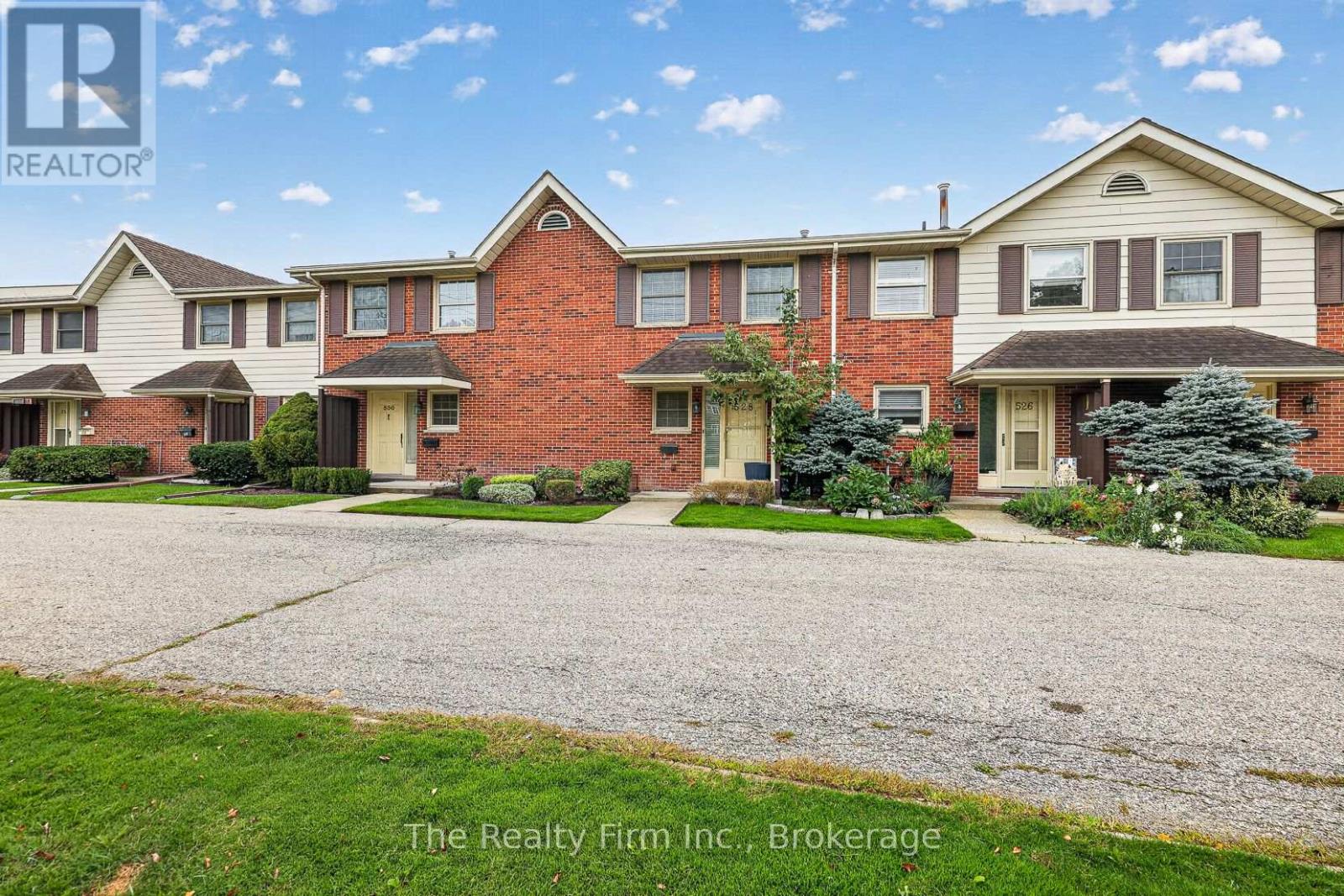 528 INGERSOLL AVENUE, Woodstock (Woodstock - North) — photo 2
