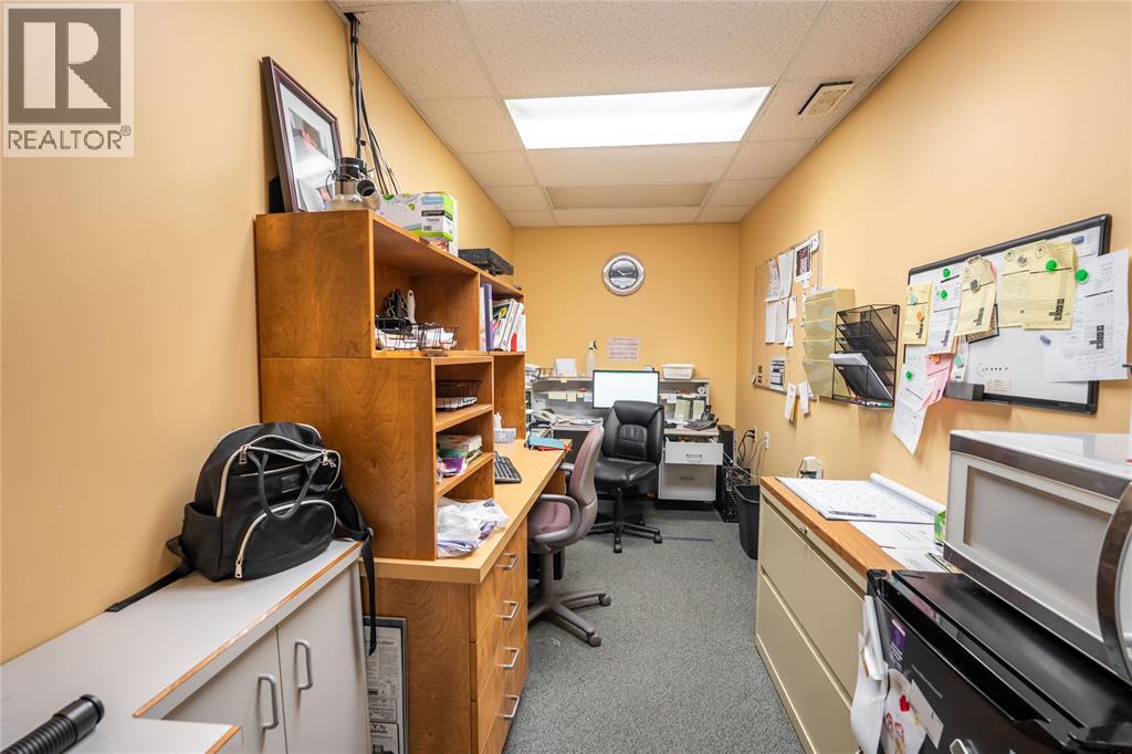 110 MITTON STREET South, Sarnia — photo 11