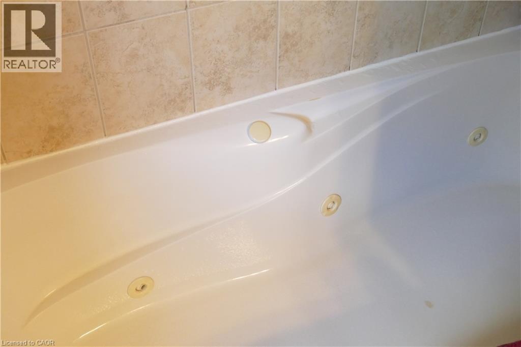 466 SIENNA Crescent, Kitchener — photo 12