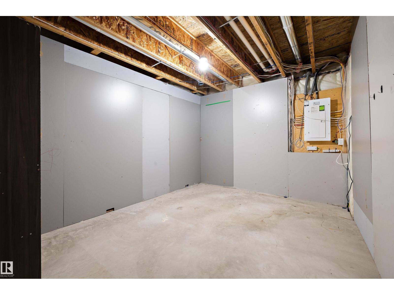 2611 14 AV NW - 32