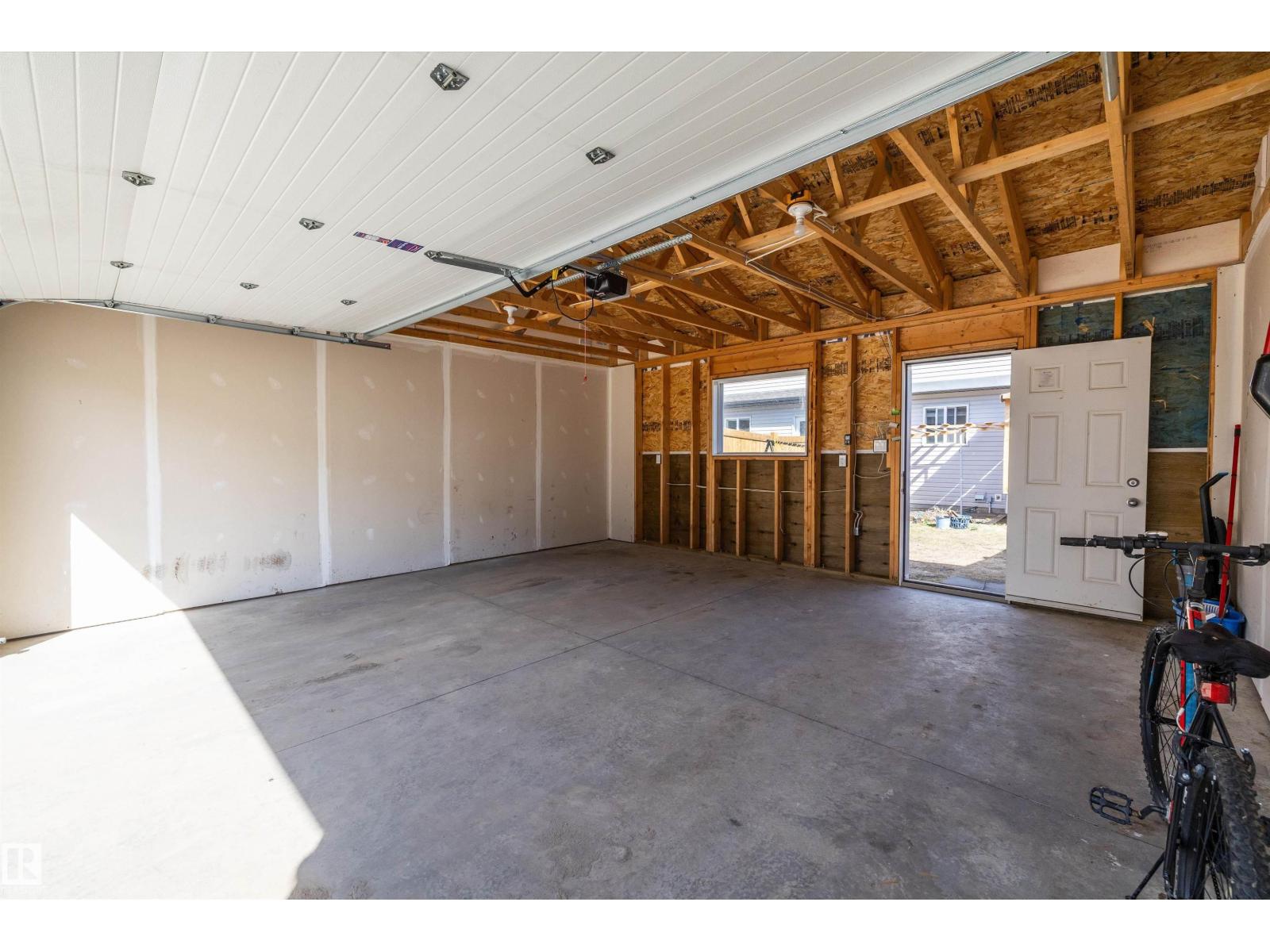 2611 14 AV NW - 42