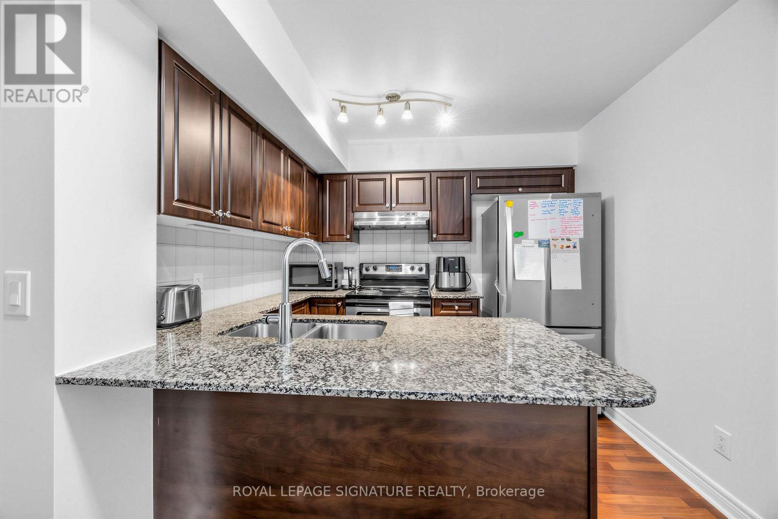 #322 60 FAIRFAX CRESCENT - 13